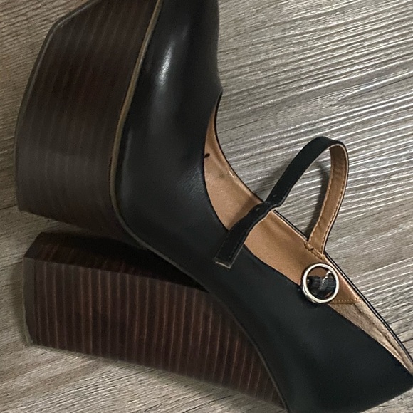 Shelley’s London platform pumps - Picture 9 of 10
